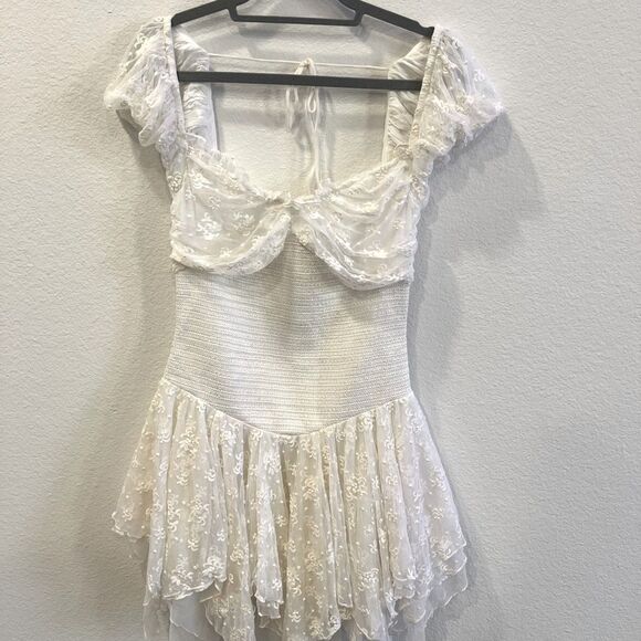 Love the Label Dresses & Skirts - Love The Label Mae Dress White Lace Mini Size M NWOT Revolve Smocked